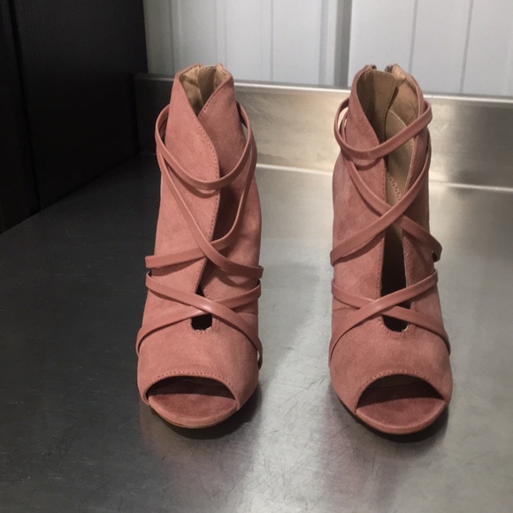 New WB Woman’s Journee Collection Elegant Pink Women's Heels - Picture 2 of 5